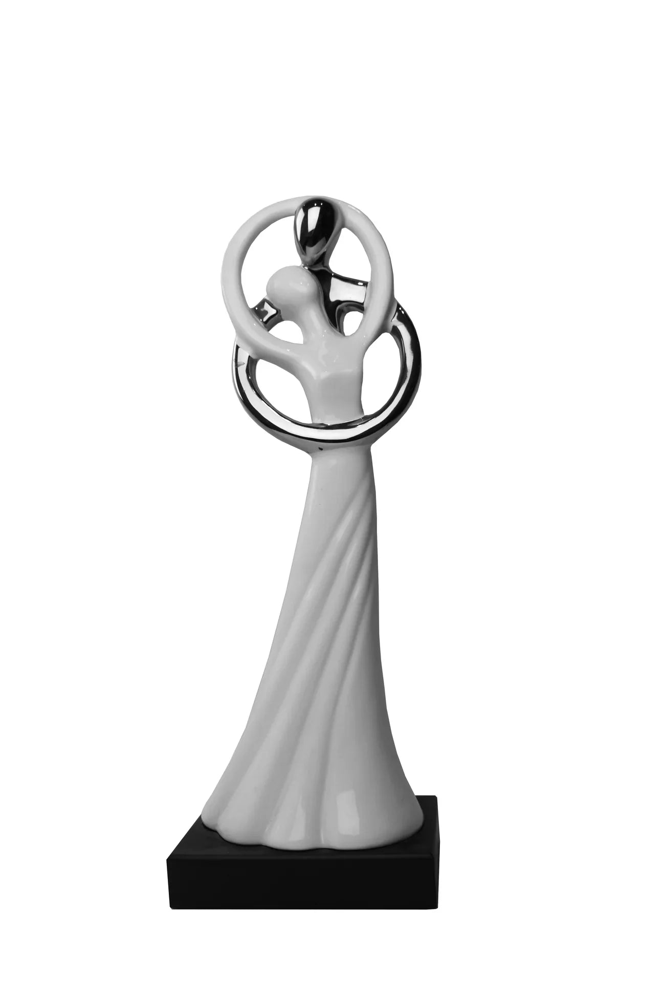 Escultura de pareja blanca y plateada