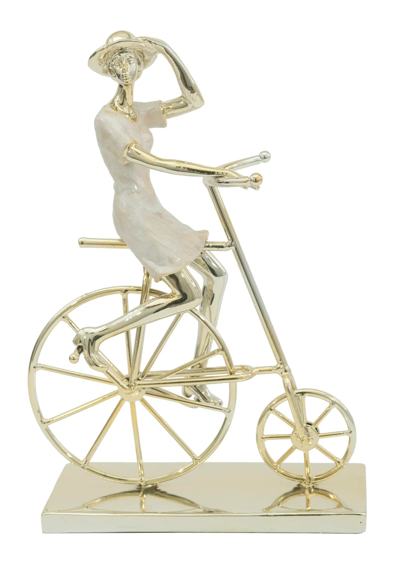 Mujer dorada en bicicleta